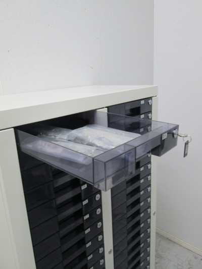 クリアトレーキャビネット W735xD430xH1400mm 中古品 3